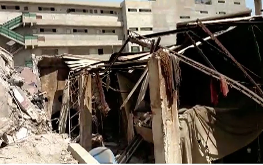 10 workers injured as Korangi factory roof collapses