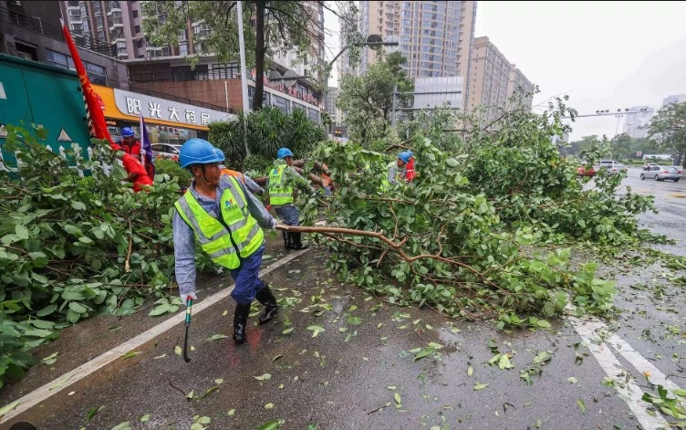 Raging storm washes away cars, swathes in northern China