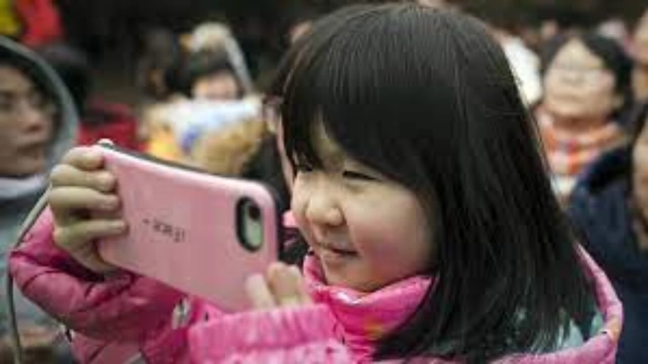 Chinese youth to have smartphone, internet use curbed