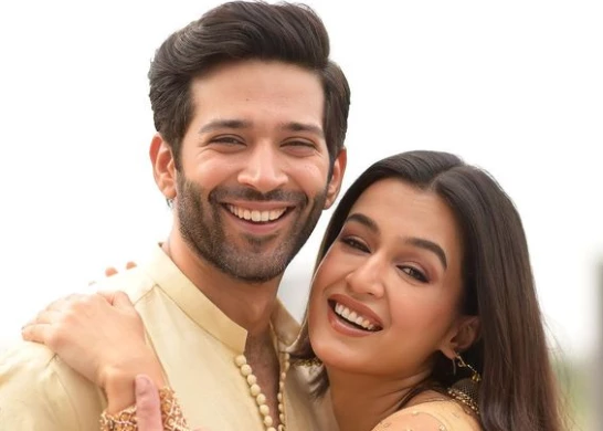 Hira & husband’s exciting spin to JHUMKA GIRA RE trend requires your attention!