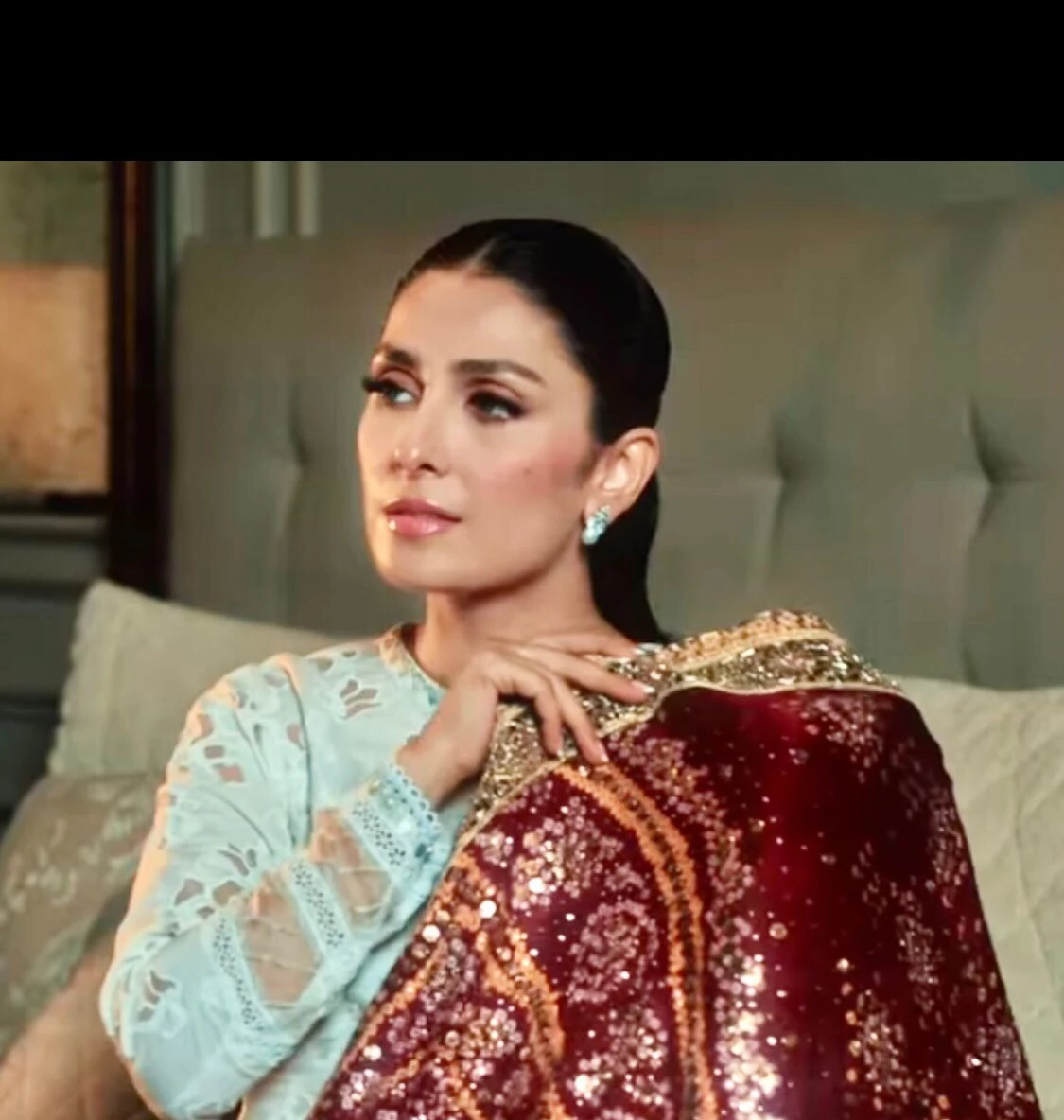 Ayeza Khan invokes mom's jewel box to make bridal shoot perfect