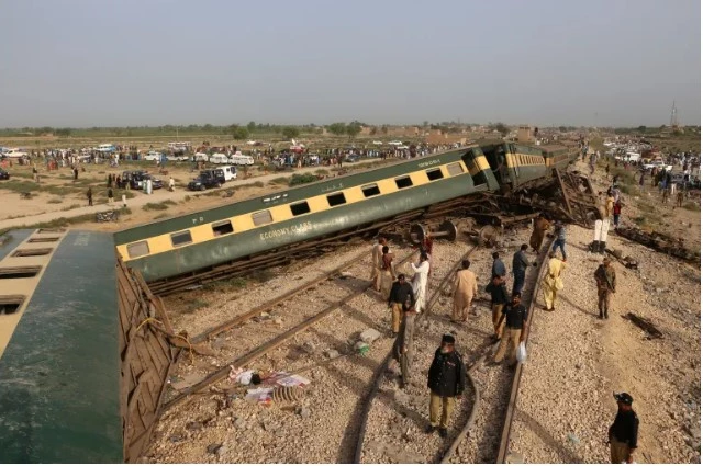 Down track restored as death toll in Nawabshah train crash chugs to 36