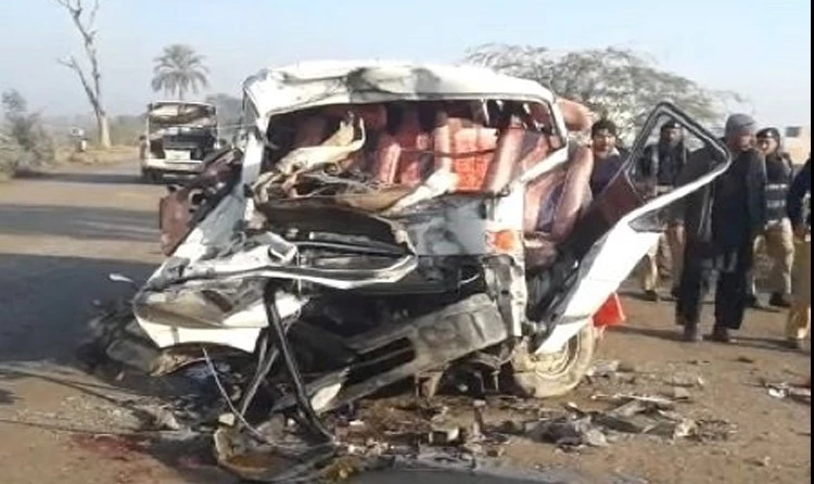 11 die in Layyah, Zhob road accidents