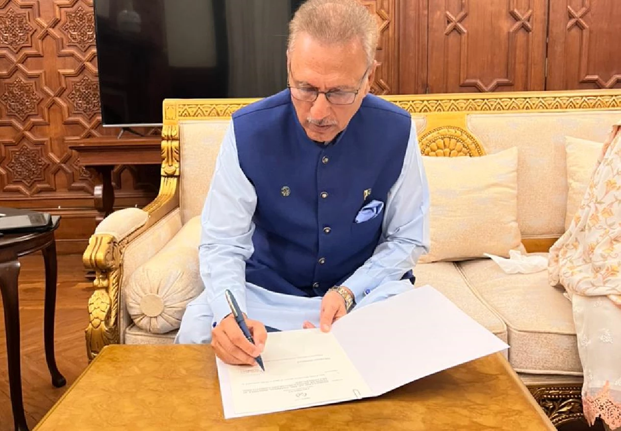 President Arif Alvi dissolves National Assembly