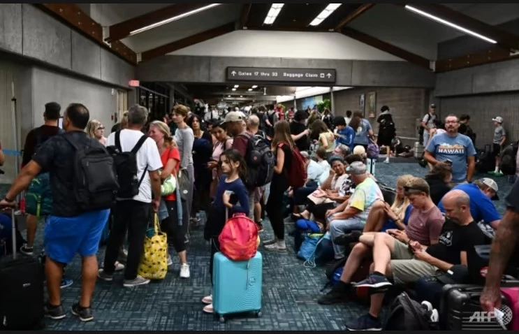 Hawaii's fleeing tourists tell of escape