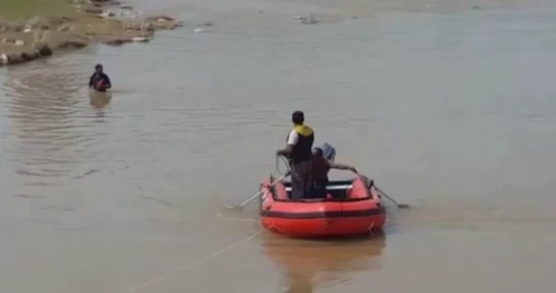 Man sacrifices life to save drowning son