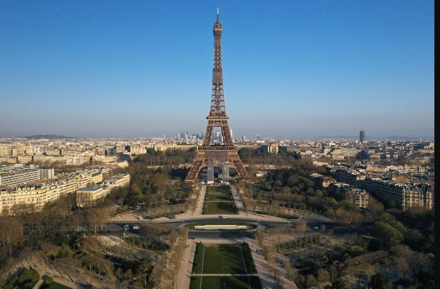 Eiffel Tower temporarily evacuated after bomb threat