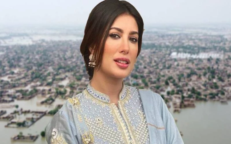 Mehwish Hayat alerts fans over fraud