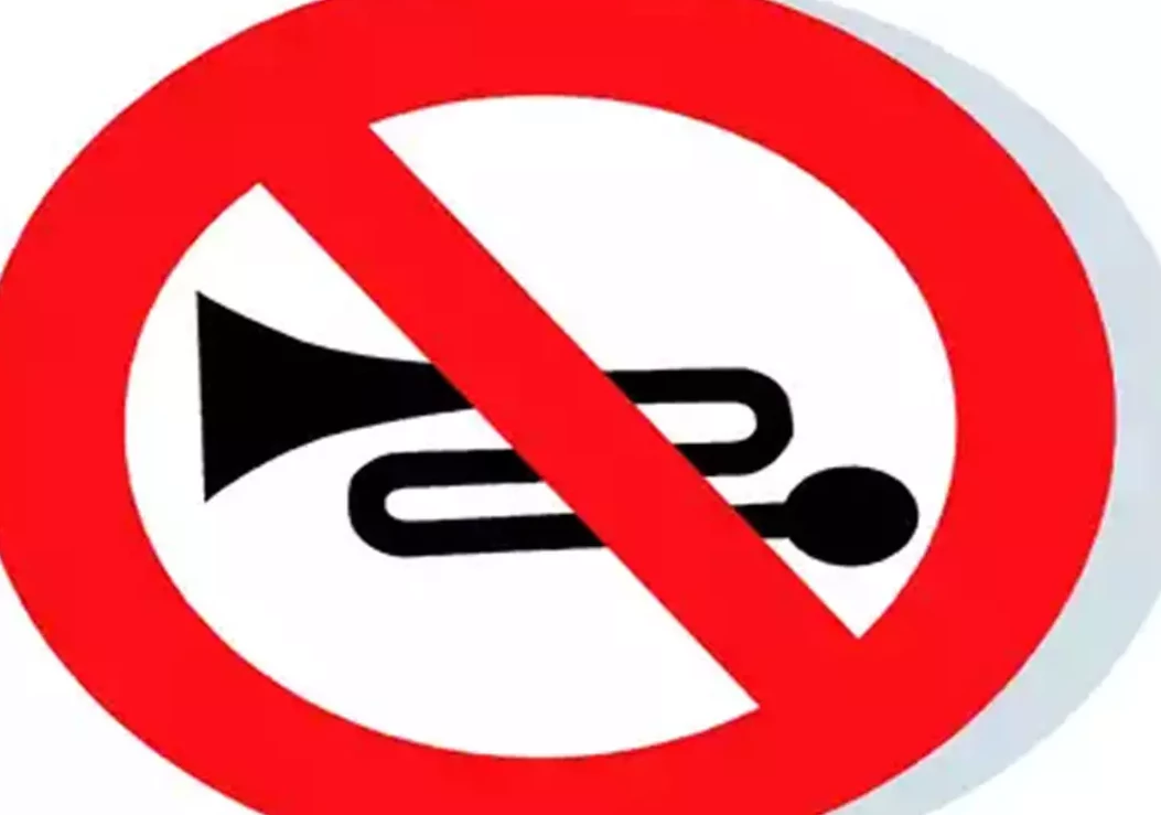 Peshawar bans use of pressure horns, bikes without silencers on Independence Day