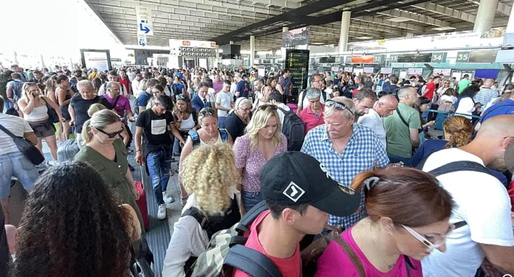 Etna eruption forces closure of Sicily's Catania airport