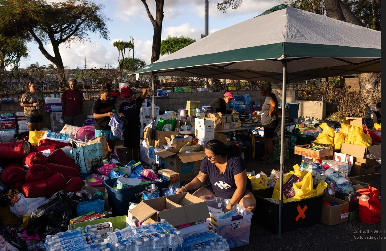 Hawaii fire death toll nears 100, and anger grows