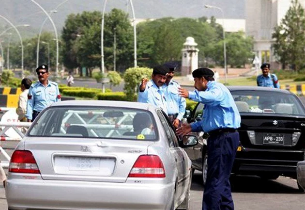 Islamabad police intensify action against unregistered vehicles