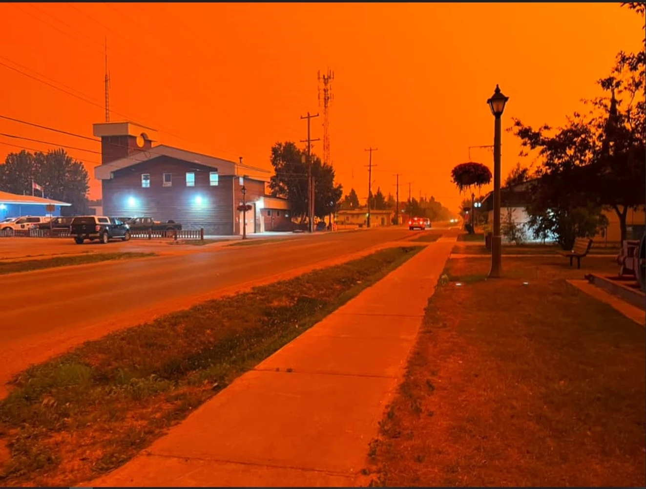 Major Canada city ordered to evacuate as wildfires advance