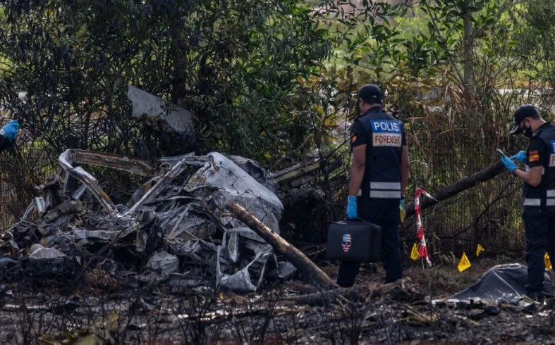 10 killed in light plane crash on street in Malaysia