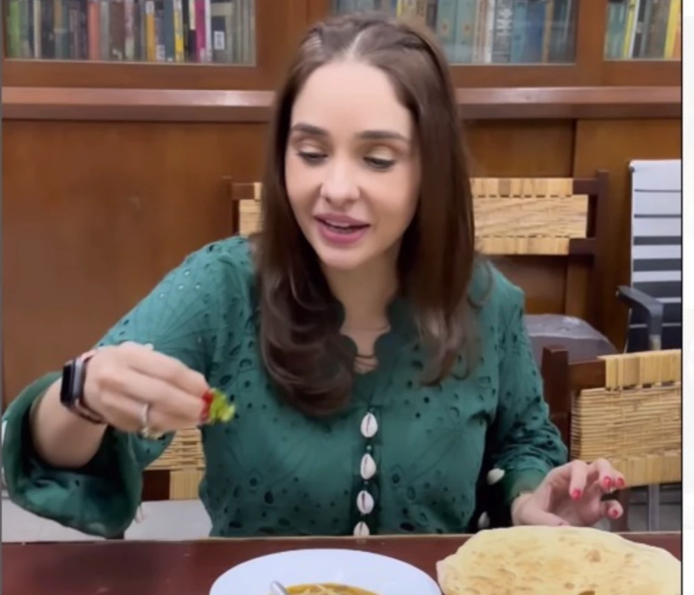 Camera captures Juggan Kazim’s extreme obsession for delicious Nihari