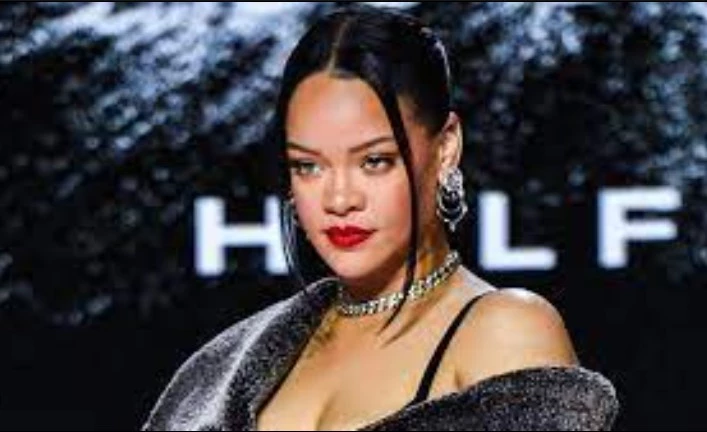 US singer Rihanna gives birth to baby boy