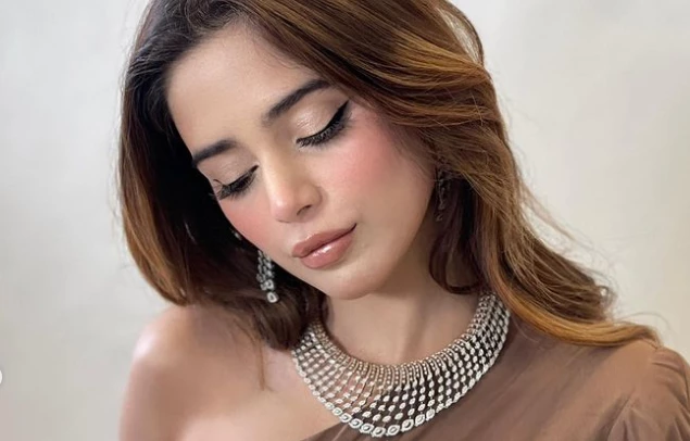 Aima Baig apologizes to fans in advance, but WHY?