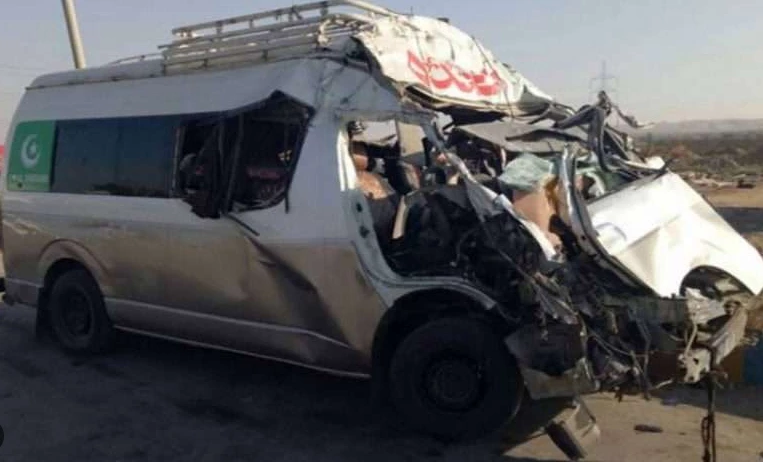 Seven die, 15 injured in Thatta van-truck smash