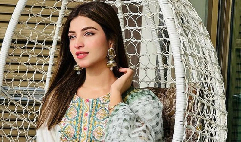 Kinza Hashmi urges netizens to stay away from toxic people