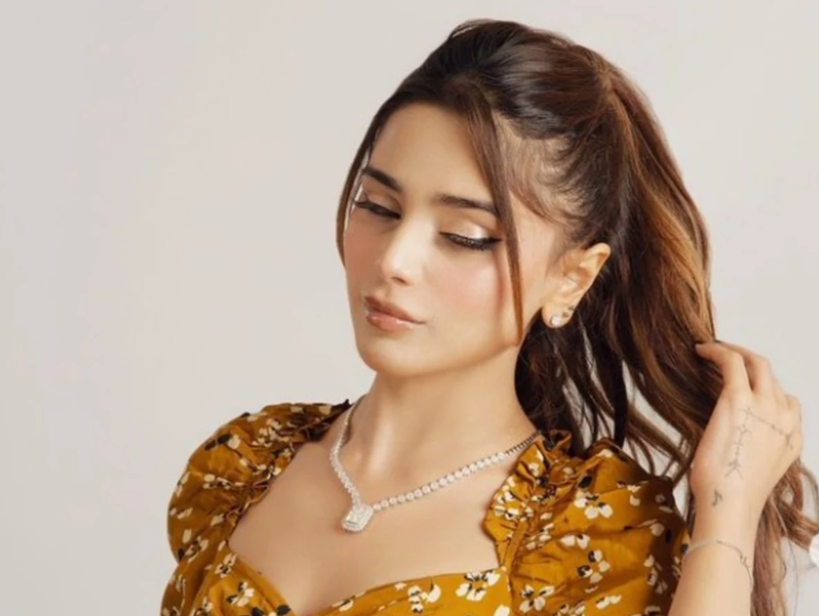 Netizens spellbound by Aima Baig’s bewitching outfit & incredible jewellery choice