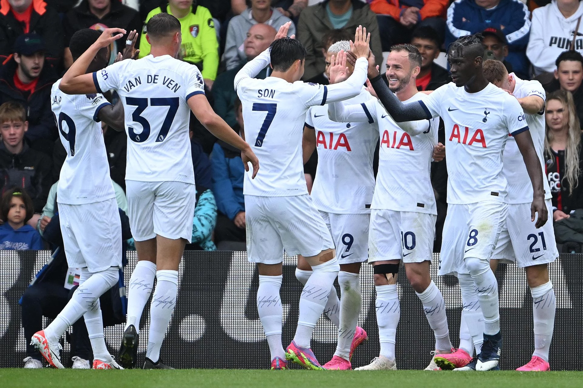 Tottenham beat Bournemouth to go top of the Premier League