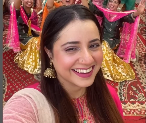 Arzu Fatima revels on Punjabi cultural day while swaying on ‘Nach Punjaban’ song