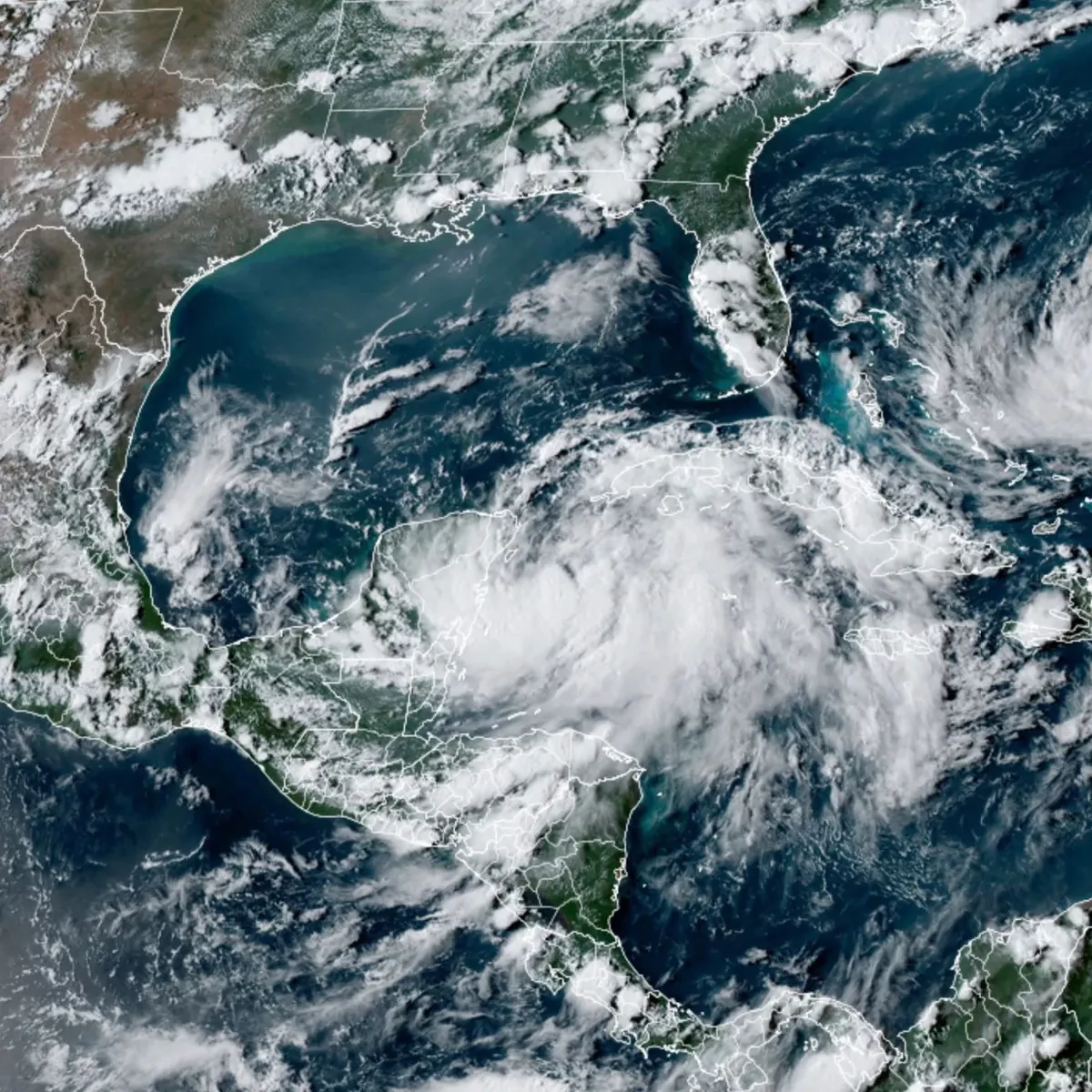 Florida braces for 'extremely dangerous' Hurricane Idalia