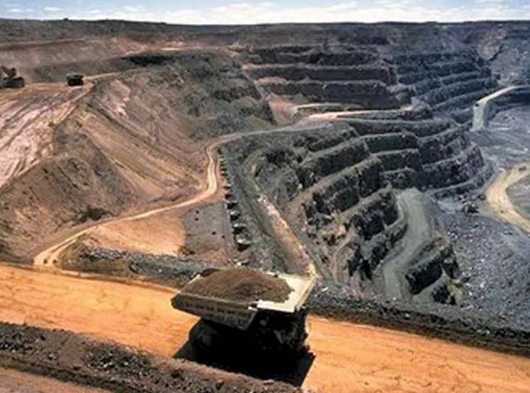 Chinese company hints at halting work on coal mining in Thar due to delayed payments