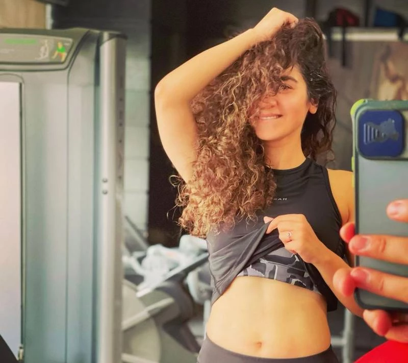 Hajra Yamin faces severe backlash over revealing toned belly