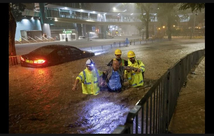 Hong Kong flooded by heaviest rainfall in 140 years