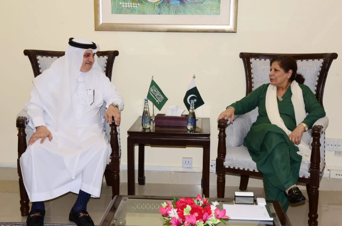 Saudi ambassador meets finance minister