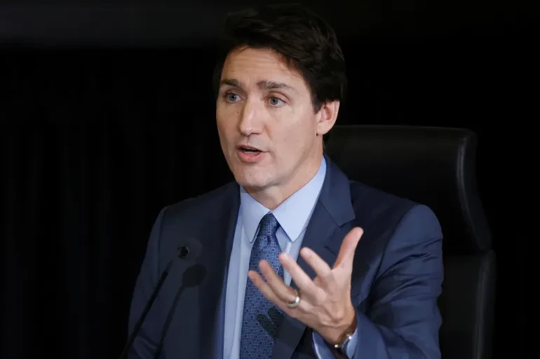 Canada's Trudeau stuck in India after aircraft breaks down