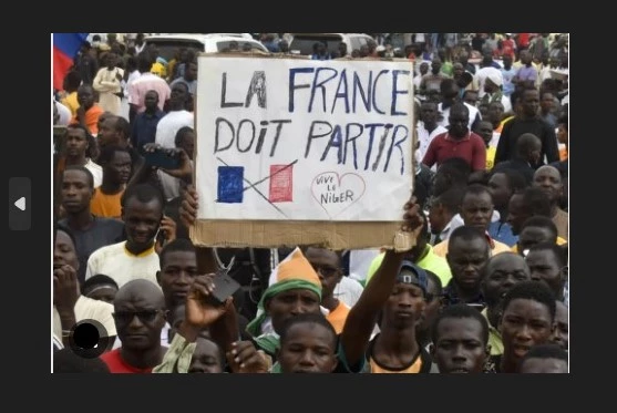 'Down with France,' chants Niamey's new protest movement