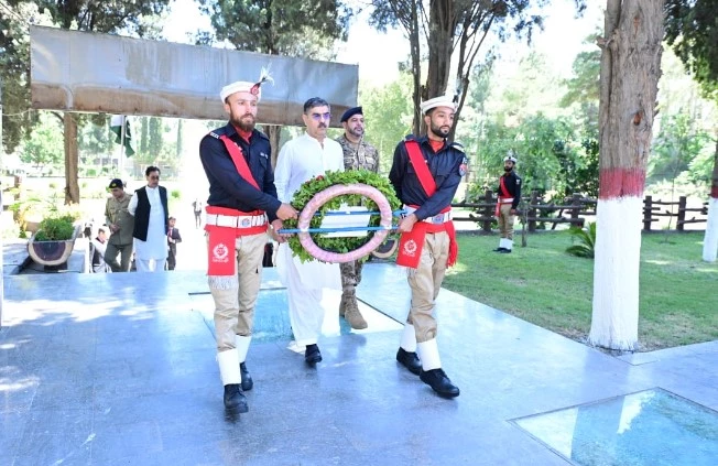 PM Kakar lays wreath on martyrs’ monument during Gilgit visit