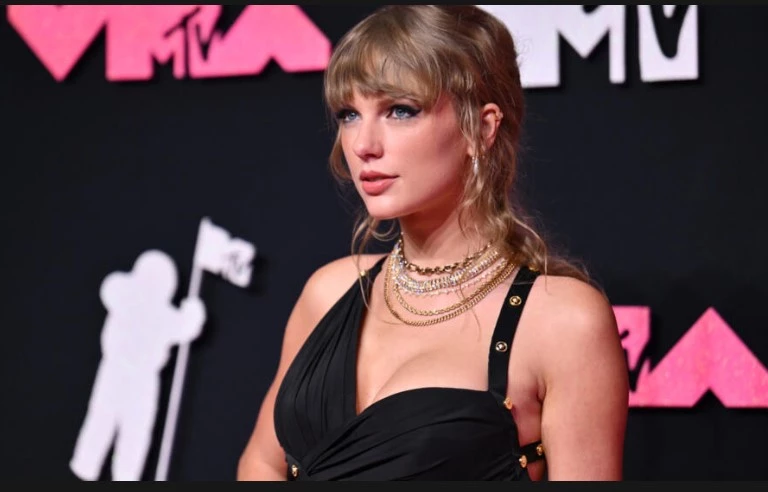 Taylor Swift, Shakira shine at MTV Video Music Awards