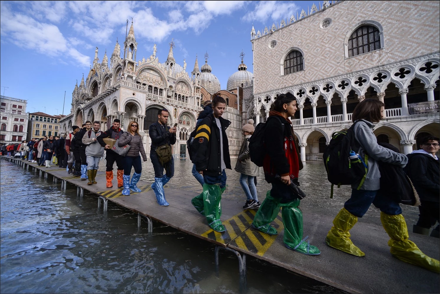 Venice gives green light to ticket 'experiment' for tourists