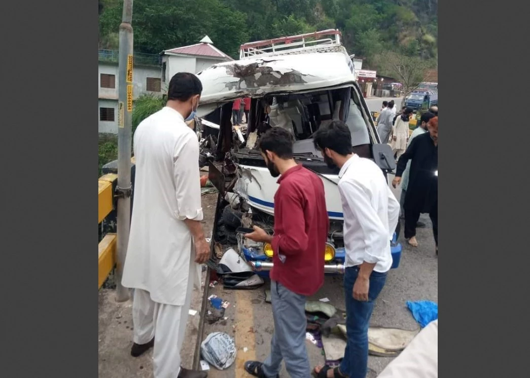 Three passengers die in Azad Kashmir coach crash