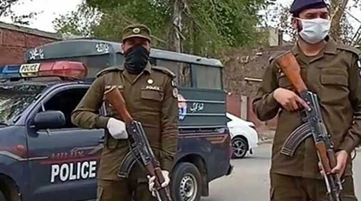 ‘Accomplices’ kill two dacoits during encounter with Okara police