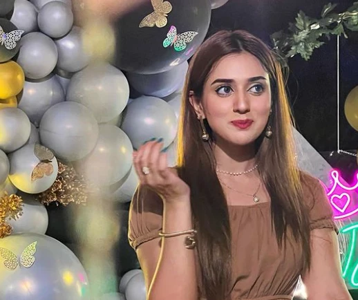 Jannat Mirza over the moon after getting flooded with birthday flowers from mysterious man