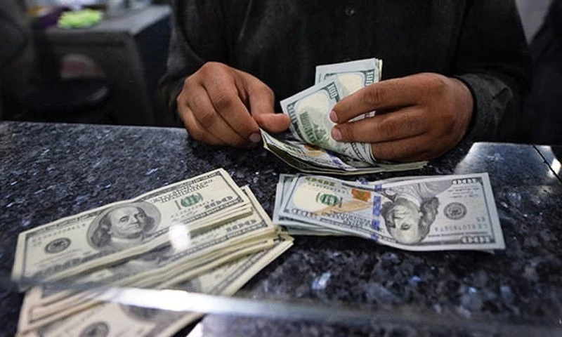 Pakistani rupee maintains winning streak against US dollar in interbank