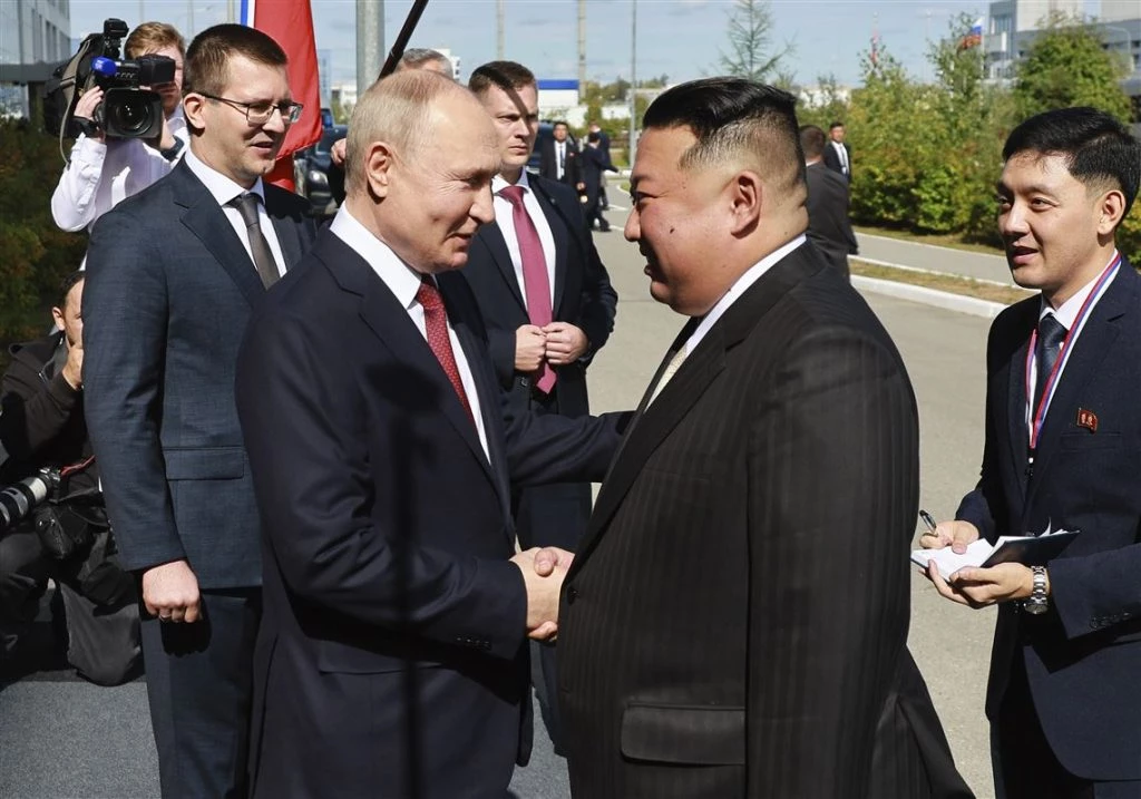 Putin, Kim gifted each other rifles, Putin to visit North Korea