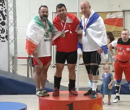 Iraqi weightlifter criticised in Baghdad for competing with an Israeli