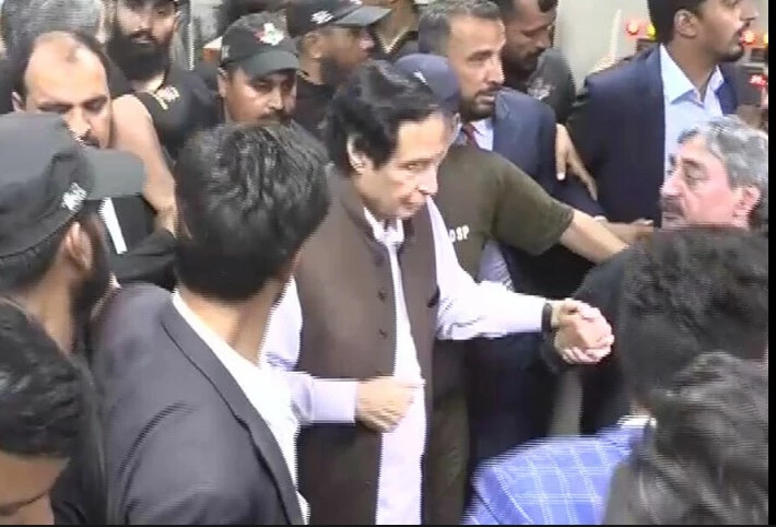 Pervaiz Elahi on his way to Lahore on one-day transit remand