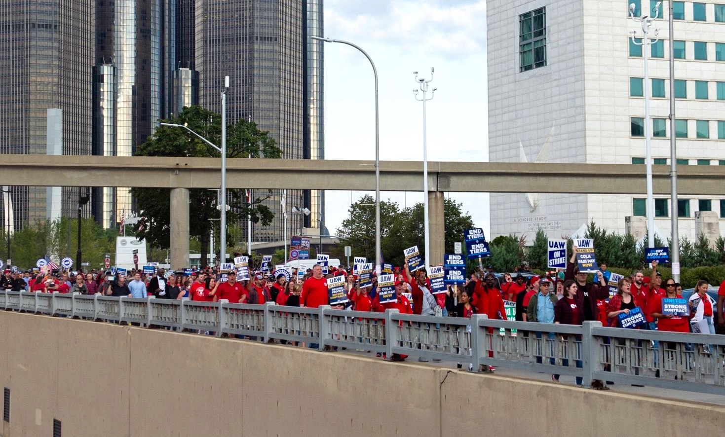 Upbeat mood along picket lines on US auto strike's first day