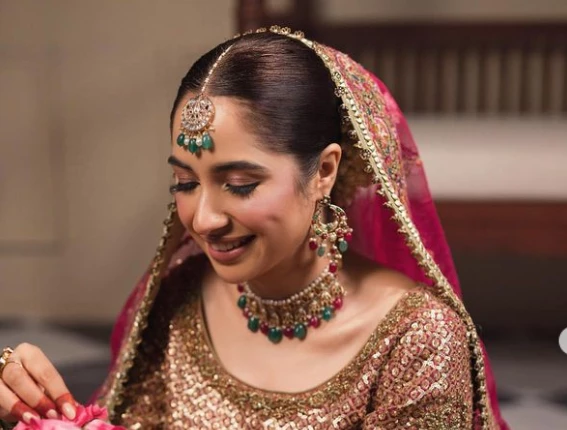 Sabeena Farooq flaunts marvelous bridal fit while swayong on ‘Chal Chaliye Sajna’ song