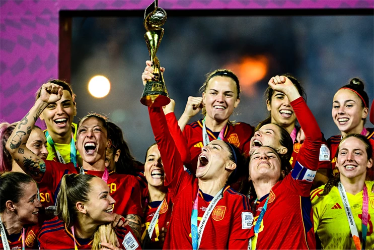 Spanish federation urges Women's World Cup winners to return