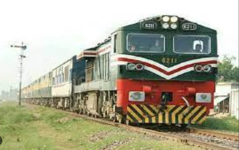 Woman dies after falling from moving train in Liaquatpur