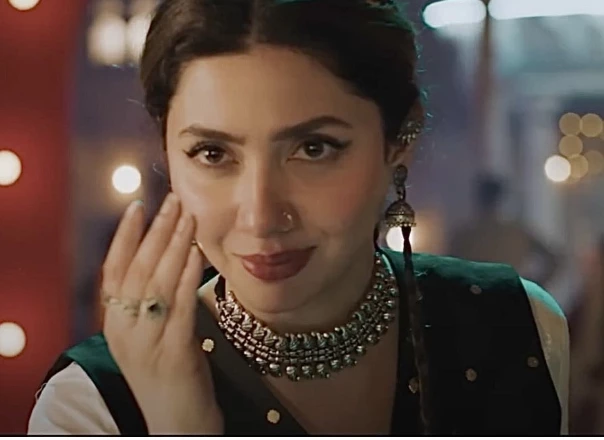 Mahira Khan’s bold narrations in Razia transfixes masses