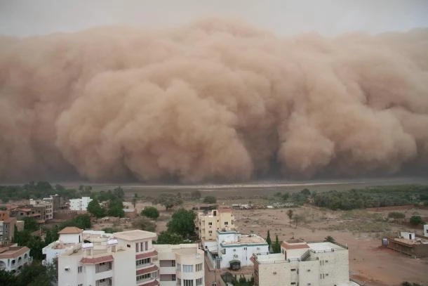 Three dead, hundreds hospitalised in Iran dust storms