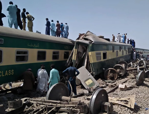 20 injured as Mari Indus Express hits freight train in Sheikhupura